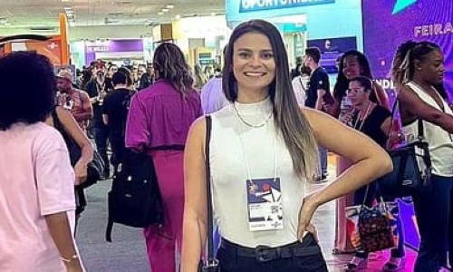 Educadora financeira Karolaine Carvalho fala da importância de poupar dinheiro e construir uma reserva de emergência